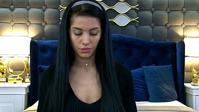 LeyaCass online show from 4, 3, 2025