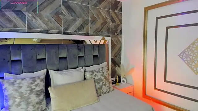 TaniaSmith1 online show from 18, 11, 2025