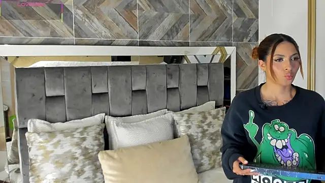 TaniaSmith1 online show from 20, 11, 2025