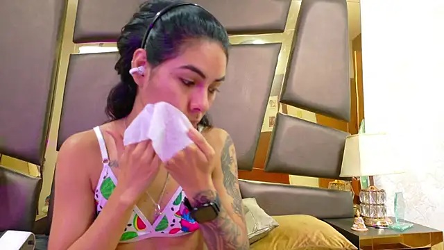 NicoleEsposito online show from 4, 2, 2026