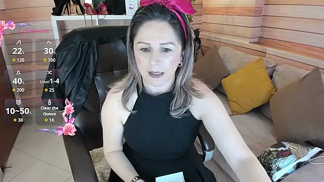 Snapshot of Victoria_collins_1 chatting on 5, 5, 2026 Victoria collins 1 online show from 5, 5, 2026