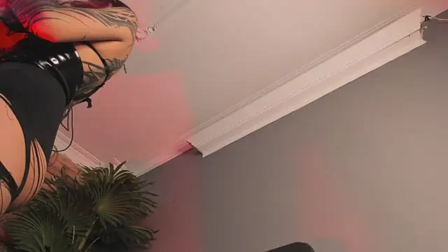 Snapshot of ALICEPOIXXXON chatting on 28, 9, 2025 ALICEPOIXXXON online show from 28, 9, 2025