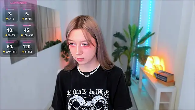 SaintGirl online show from 22, 2, 2025