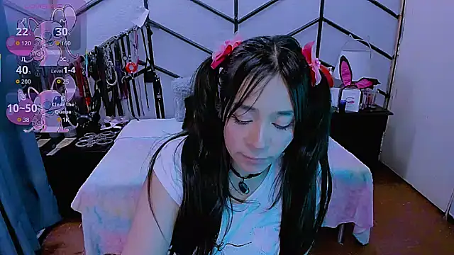 Snapshot of AlanaLuck chatting on 10, 11, 2025 AlanaLuck online show from 10, 11, 2025