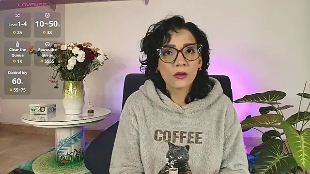 Snapshot of Elliee_ chatting on 13, 2, 2025 Elliee online show from 13, 2, 2025