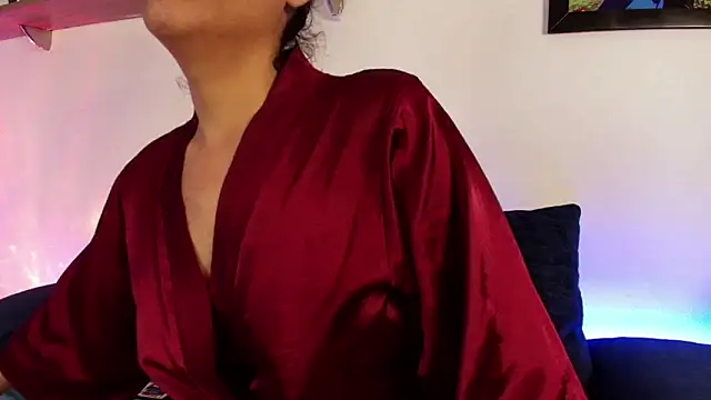 Snapshot of Elliee_ chatting on 6, 10, 2025 Elliee online show from 6, 10, 2025