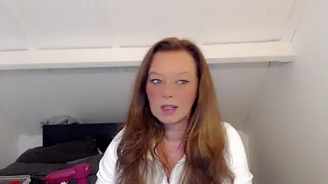 Snapshot of roxanna24 chatting on 12, 3, 2026 roxanna24 online show from 12, 3, 2026