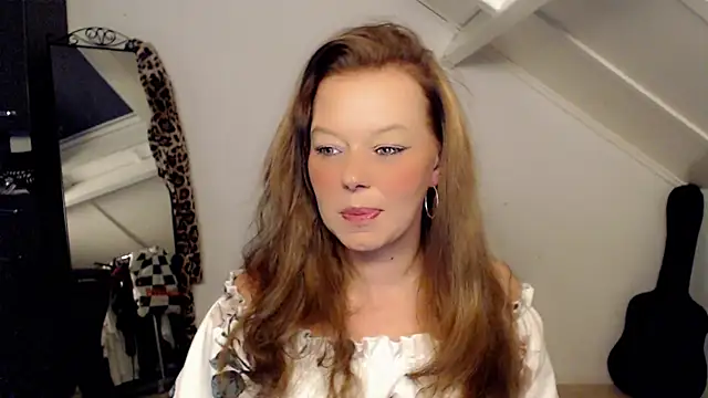 Snapshot of roxanna24 chatting on 14, 3, 2026 roxanna24 online show from 14, 3, 2026