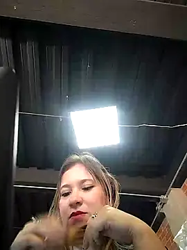 Snapshot of ELEKTRA_LUXURY chatting on 15, 1, 2025 ELEKTRA LUXURY online show from 15, 1, 2025