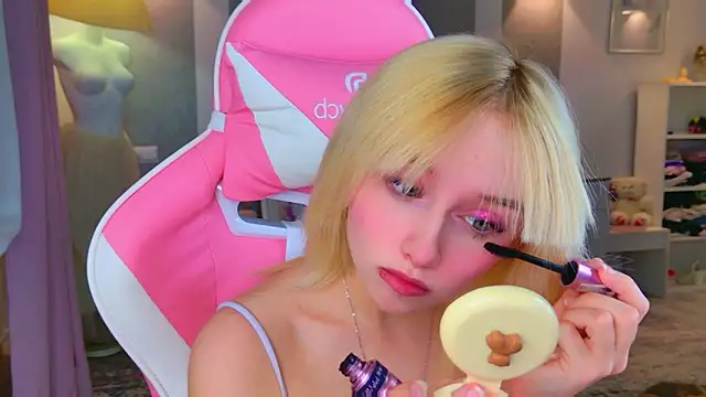 b4by LoL1 online show from 9, 2, 2026