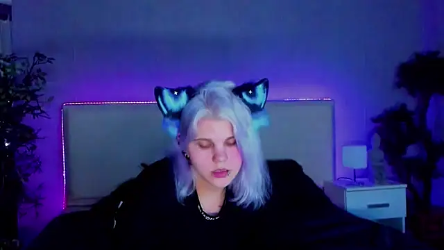 JoannLowe online show from 28, 1, 2025