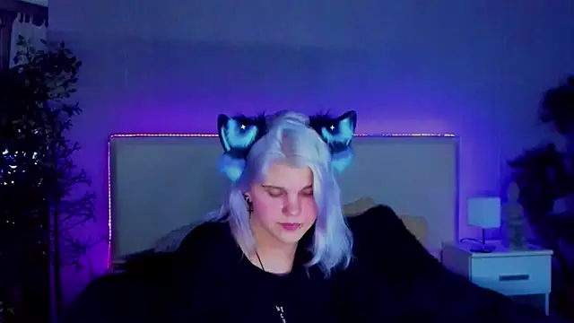 JoannLowe online show from 30, 1, 2025