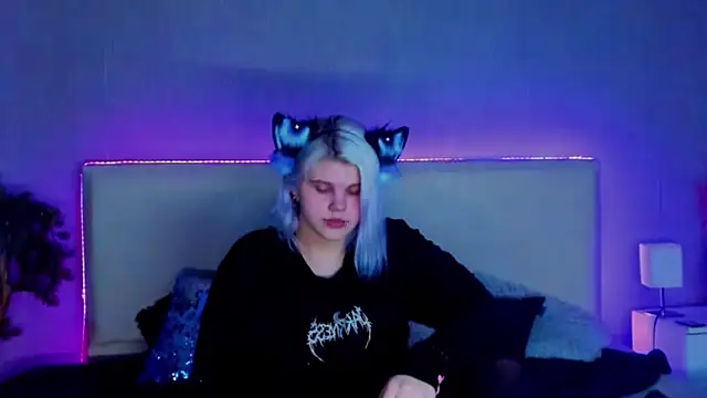 JoannLowe online show from 5, 3, 2025