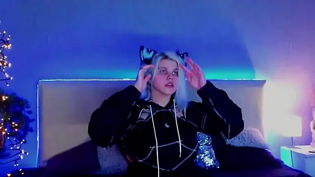 JoannLowe online show from 5, 3, 2025