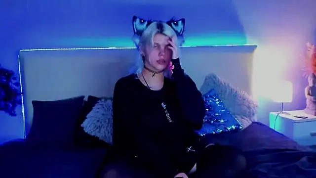 JoannLowe online show from 12, 3, 2025