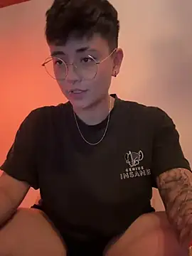 Ashley Chriss online show from 16, 1, 2025