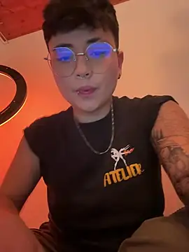 Ashley Chriss online show from 18, 1, 2025