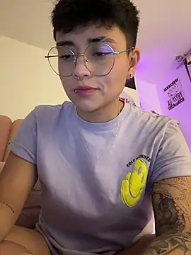 Ashley Chriss online show from 15, 2, 2025