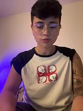 Ashley Chriss online show from 20, 2, 2025