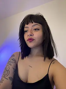 Ashley Chriss online show from 6, 3, 2025