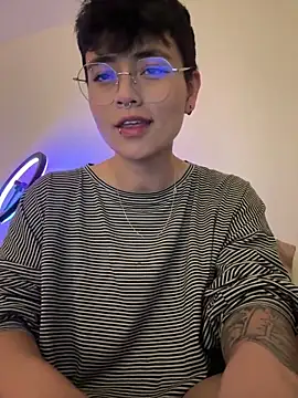 Ashley Chriss online show from 13, 3, 2025