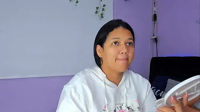 sara mendez2 online show from 5, 1, 2025