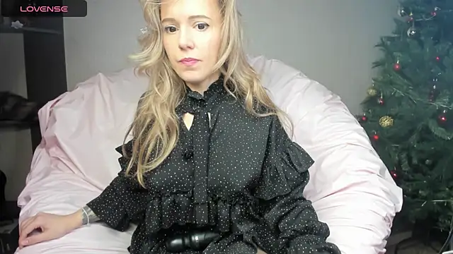 foxy blond online show from 27, 12, 2024