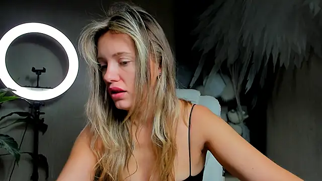 foxy blond online show from 1, 12, 2025