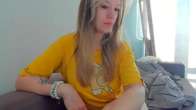 Snapshot of foxy_blond chatting on 29, 4, 2026 foxy blond online show from 29, 4, 2026