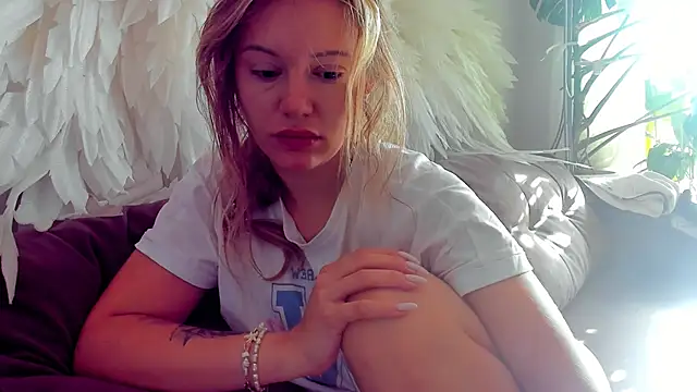 Snapshot of foxy_blond chatting on 1, 6, 2026 foxy blond online show from 1, 6, 2026