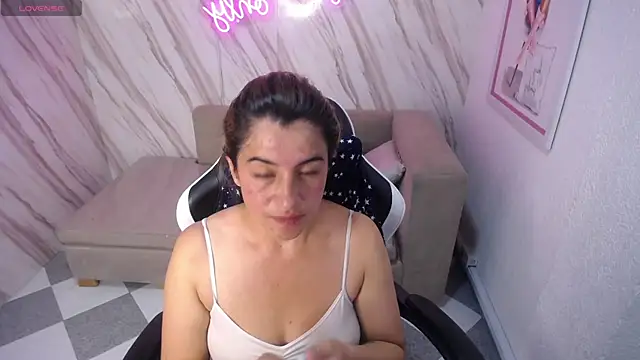 Snapshot of Valerie_b chatting on 19, 2, 2025 Valerie b online show from 19, 2, 2025