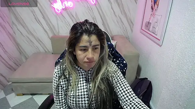 Snapshot of Valerie_b chatting on 6, 3, 2025 Valerie b online show from 6, 3, 2025