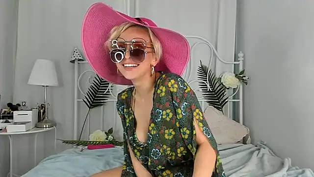 Snapshot of SakuFox chatting on 8, 2, 2025 SakuFox online show from 8, 2, 2025