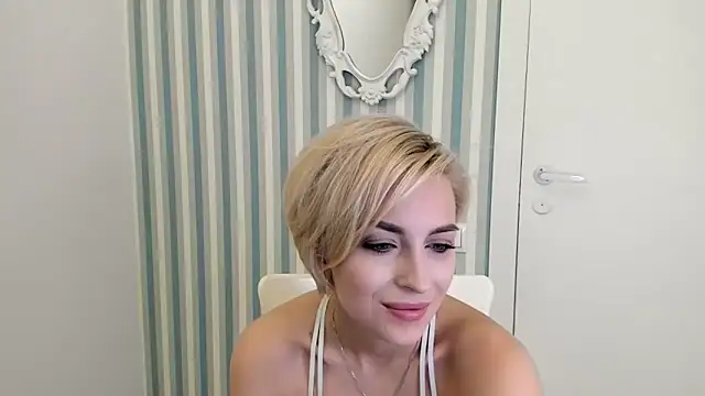 Snapshot of SakuFox chatting on 4, 3, 2025 SakuFox online show from 4, 3, 2025