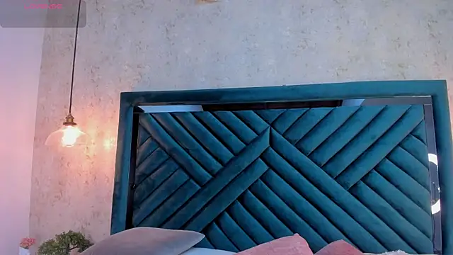 Lucy Vega online show from 21, 10, 2025