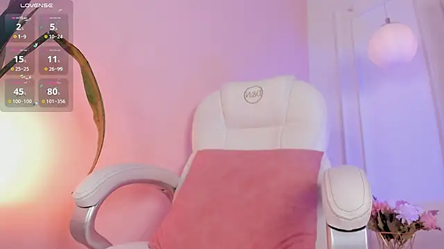 Lucy Vega online show from 21, 11, 2025