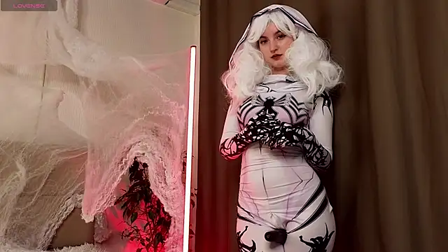 sarahUwU online show from 18, 3, 2025