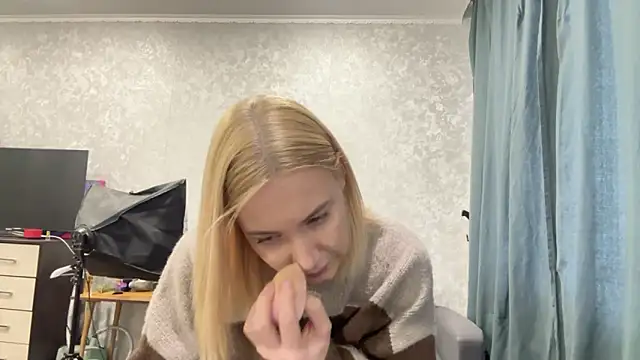 Snapshot of AnneBall chatting on 5, 1, 2025 AnneBall online show from 5, 1, 2025