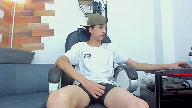 Snapshot of Kenbils chatting on 7, 3, 2025 Kenbils online show from 7, 3, 2025