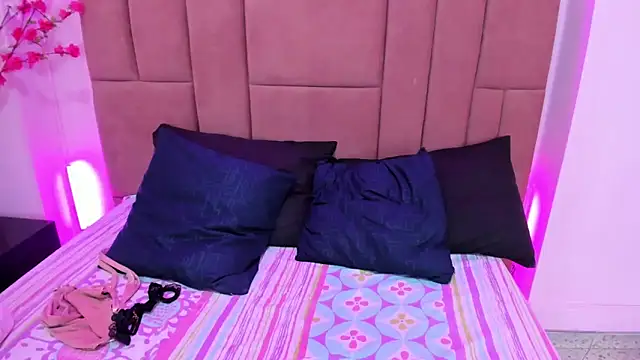 EvaaLovia1 online show from 11, 3, 2025