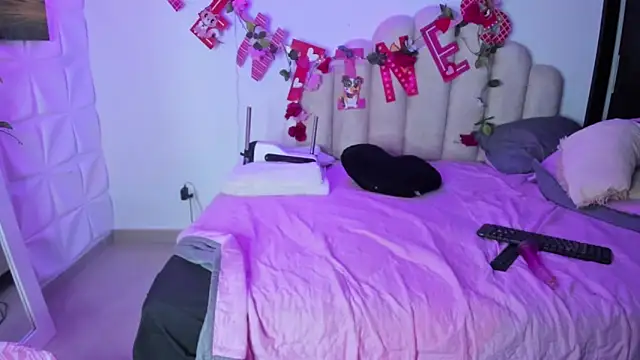 NaomiAsha online show from 20, 2, 2025