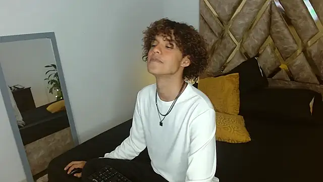 nickolas moon online show from 29, 1, 2025