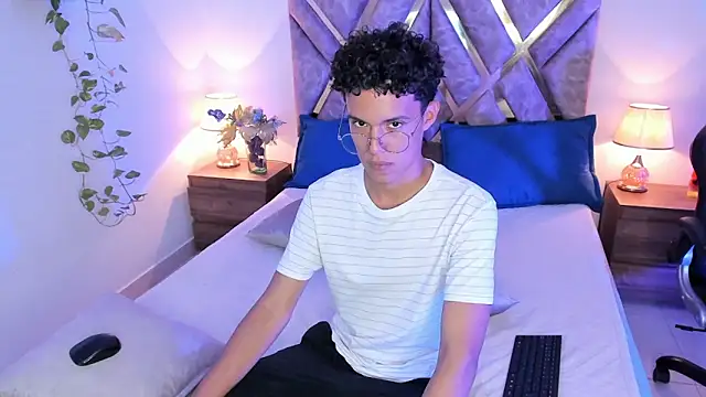 nickolas moon online show from 15, 10, 2025