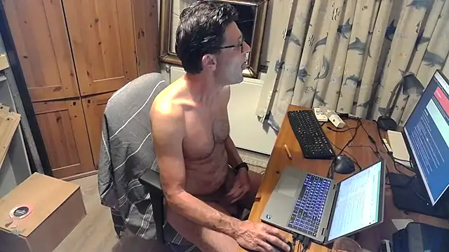 Snapshot of RolfS chatting on 15, 7, 2026 RolfS online show from 15, 7, 2026