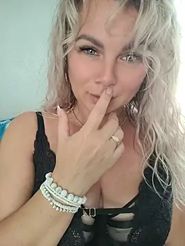 candy queeen online show from 25, 6, 2026