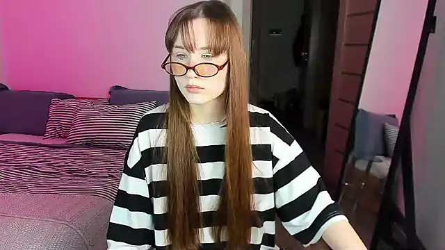 Snapshot of Stella_Sunny chatting on 4, 10, 2025 Stella Sunny online show from 4, 10, 2025