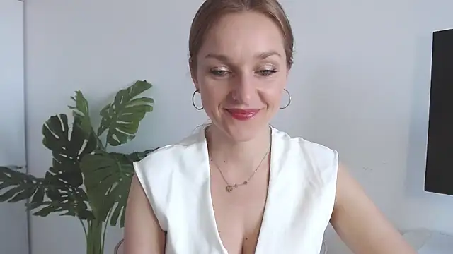 Snapshot of AliciaDesire chatting on 9, 4, 2026 AliciaDesire online show from 9, 4, 2026