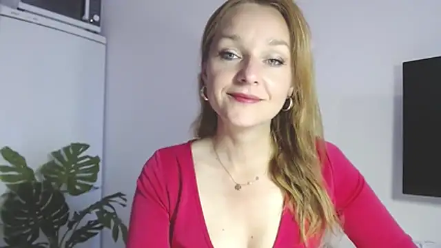 Snapshot of AliciaDesire chatting on 6, 5, 2026 AliciaDesire online show from 6, 5, 2026