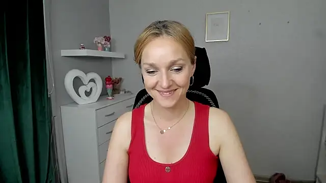 Snapshot of AliciaDesire chatting on 21, 5, 2026 AliciaDesire online show from 21, 5, 2026