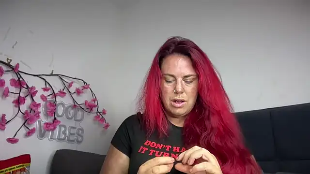 Snapshot of redxxxvixen chatting on 19, 5, 2026 redxxxvixen online show from 19, 5, 2026